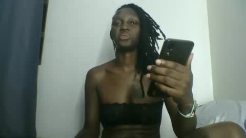 Snapshot of melanie_goddesss chatting on 09.29.25 milly online show from 09.29.25