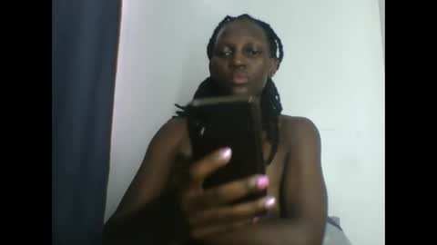 Snapshot of melanie_goddesss chatting on 10.14.25 milly online show from 10.14.25