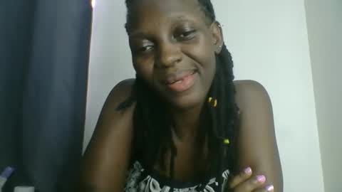 Snapshot of melanie_goddesss chatting on 10.16.25 milly online show from 10.16.25
