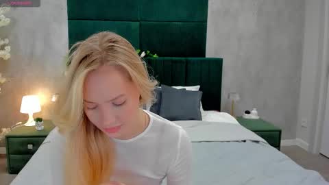 Snapshot of melanie_ryer chatting on 11.20.25 Melanie online show from 11.20.25