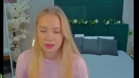 Snapshot of melanie_ryer chatting on 11.26.25 Melanie online show from 11.26.25