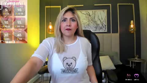 Snapshot of melanie_silver_ chatting on 02.20.25 Melanie online show from 02.20.25