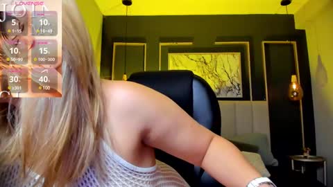Snapshot of melanie_silver_ chatting on 03.07.25 Melanie online show from 03.07.25