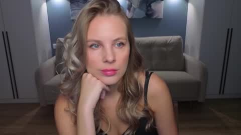 Melanie Bennett online show from 12.04.25