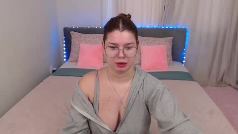 Snapshot of melaniecarterr chatting on 11.23.25 Melanie online show from 11.23.25