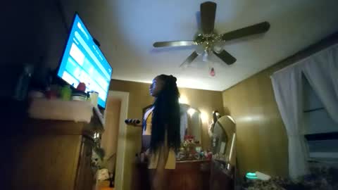 Snapshot of melaninnnnmadnessss chatting on 05.16.26 WATCH ME CUMMM AND TWERK THIS ASS MELANINNNNMADNESSSS online show from 05.16.26