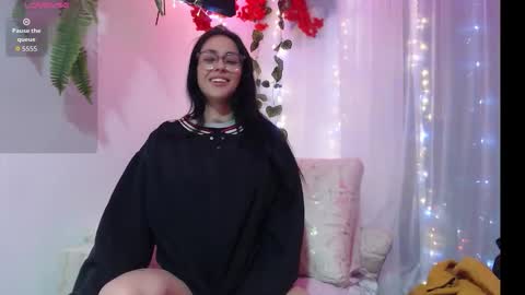 Snapshot of melanishaw chatting on 10.07.25 melany sox online show from 10.07.25
