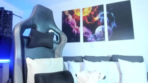 melannia_hills online show from 03.02.25