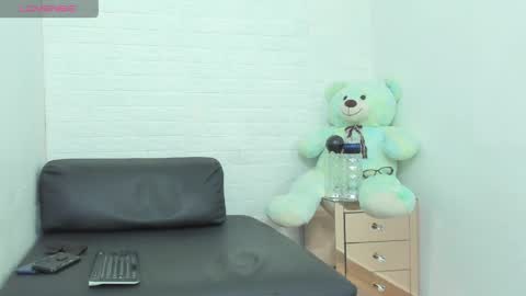 melannie roses online show from 04.03.26