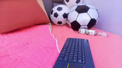 Snapshot of melany_roberts_ chatting on 06.25.26 Melany online show from 06.25.26