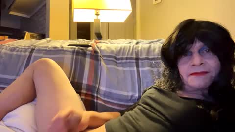 Snapshot of melays1972 chatting on 12.19.25 Tan lines online show from 12.19.25