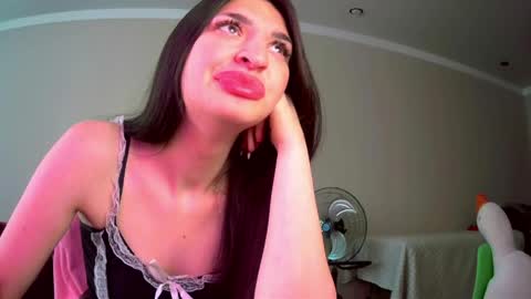 Snapshot of melena_caramel chatting on 05.19.26 melena_caramel online show from 05.19.26