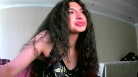 Snapshot of melena_caramel chatting on 05.20.26 melena_caramel online show from 05.20.26