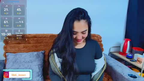    Independent model online show from 11.23.25