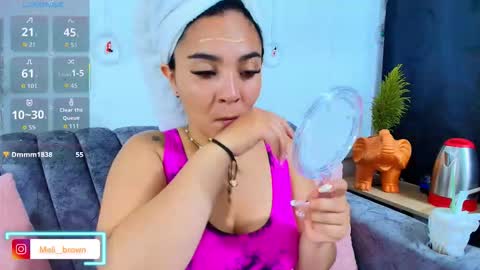    Independent model online show from 12.14.25