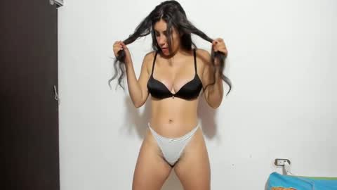 Snapshot of meli_mejia_18 chatting on 03.05.25 Meli Mejia online show from 03.05.25