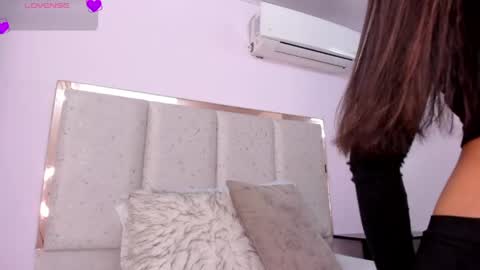 Snapshot of meli_mell chatting on 04.25.26 Meli online show from 04.25.26