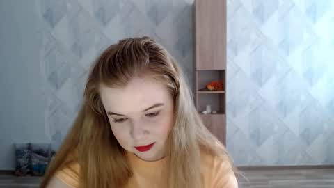 Snapshot of melina_beauty chatting on 10.27.25 Melina online show from 10.27.25