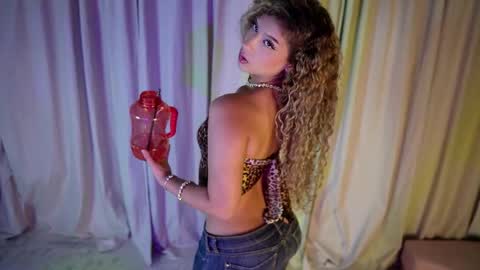 Snapshot of melina_smith1 chatting on 05.19.26 MelinaSmith online show from 05.19.26