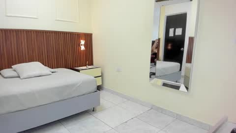 M E L I N A  online show from 09.15.25