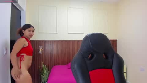 M E L I N A  online show from 10.08.25