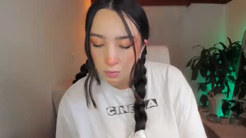 Snapshot of melissa_martiinez chatting on 12.28.24 Melissa martiinez online show from 12.28.24