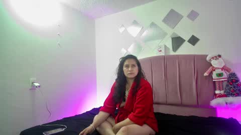 Snapshot of melissa_milf_of chatting on 12.16.24 MELISSA online show from 12.16.24