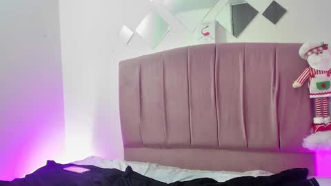 Snapshot of melissa_milf_of chatting on 12.16.24 MELISSA online show from 12.16.24