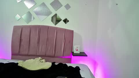 Snapshot of melissa_milf_of chatting on 01.10.25 MELISSA online show from 01.10.25