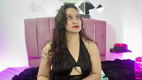 Snapshot of melissa_milf_of chatting on 02.12.25 MELISSA online show from 02.12.25