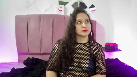 Snapshot of melissa_milf_of chatting on 02.14.25 MELISSA online show from 02.14.25