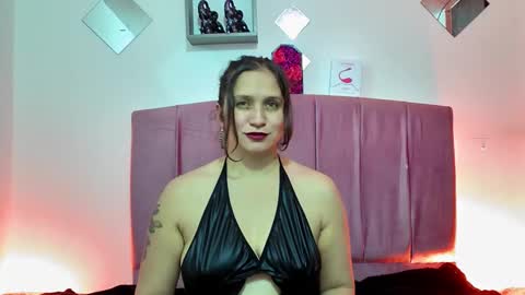 Snapshot of melissa_milf_of chatting on 03.12.25 MELISSA online show from 03.12.25