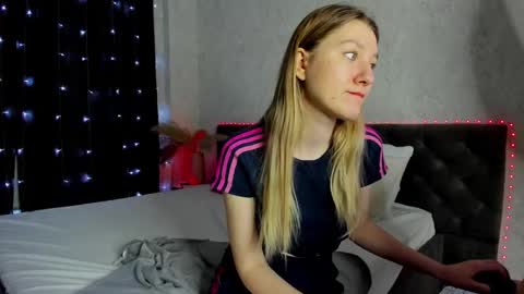 melissa_moooree online show from 02.24.25