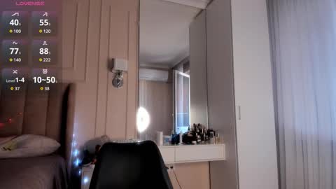 Lisaa online show from 11.27.25