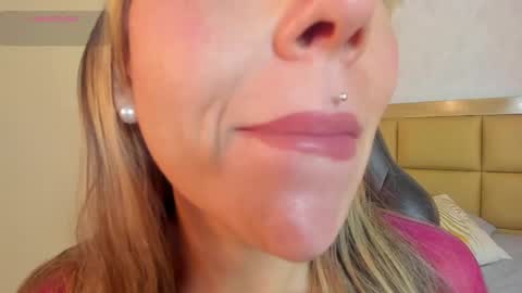 Snapshot of melissarouge chatting on 04.27.26 online show from 04.27.26