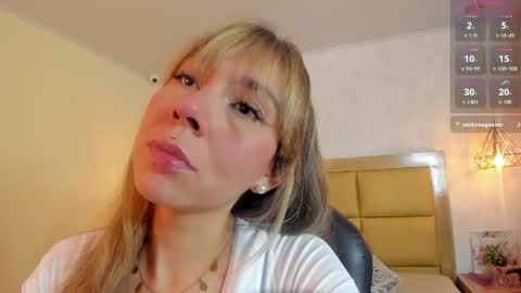 Snapshot of melissarouge chatting on 05.08.26 online show from 05.08.26