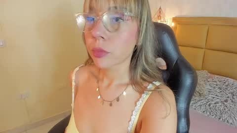 Snapshot of melissarouge chatting on 05.22.26 online show from 05.22.26