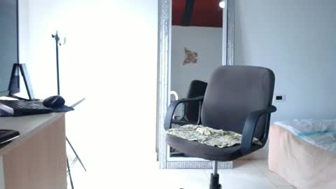 Snapshot of melissazaens chatting on 12.21.25 melissazaens online show from 12.21.25