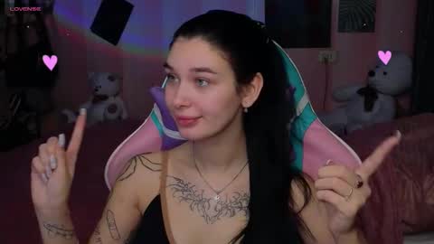 Snapshot of mella_freya chatting on 10.28.25 Freya IM NONUDE online show from 10.28.25