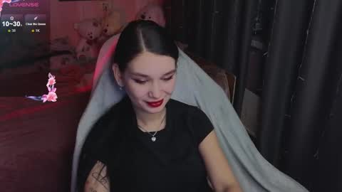 Snapshot of mella_freya chatting on 12.21.25 Freya IM NONUDE online show from 12.21.25