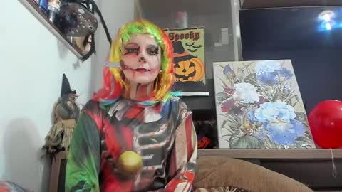 Snapshot of mellbell_ chatting on 10.31.25 MellyMell online show from 10.31.25