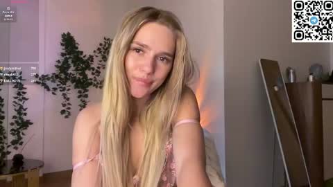 Snapshot of mellisssa_xo chatting on 07.28.26 lily Alice online show from 07.28.26