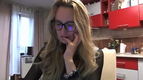 Melly online show from 10.28.25