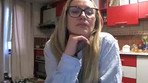 Melly online show from 03.09.26