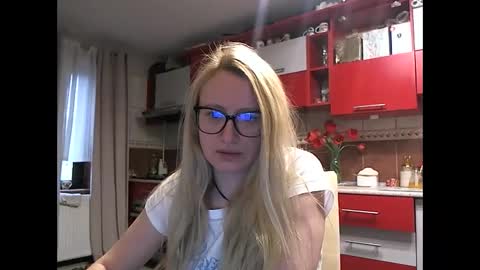 Snapshot of melly_rosey chatting on 04.22.26 Melly online show from 04.22.26