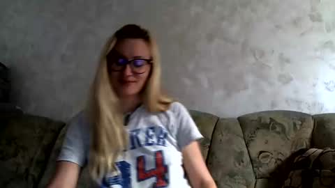 Snapshot of melly_rosey chatting on 05.23.26 Melly online show from 05.23.26