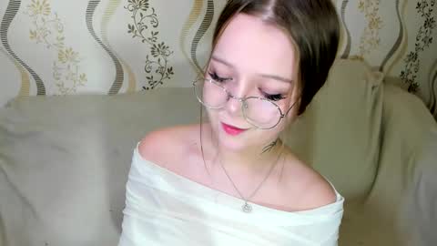 MelMooon online show from 12.19.25