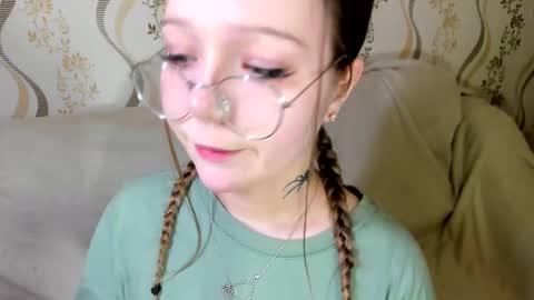 MelMooon online show from 12.21.25