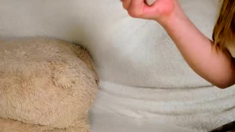 MelMooon online show from 03.08.26