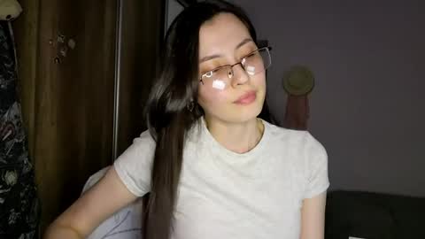 Snapshot of melodeehayden chatting on 05.26.26 Nika online show from 05.26.26